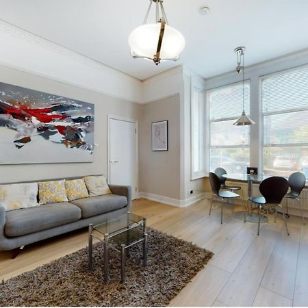 Super 1 Bedroom Flat In Hendon Near Middlesex University With Private Parking Zewnętrze zdjęcie