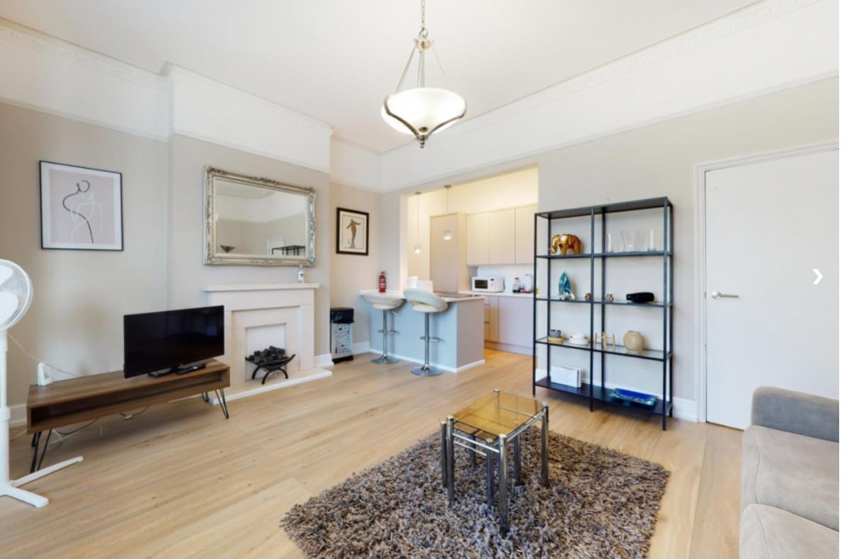 Super 1 Bedroom Flat In Hendon Near Middlesex University With Private Parking Zewnętrze zdjęcie